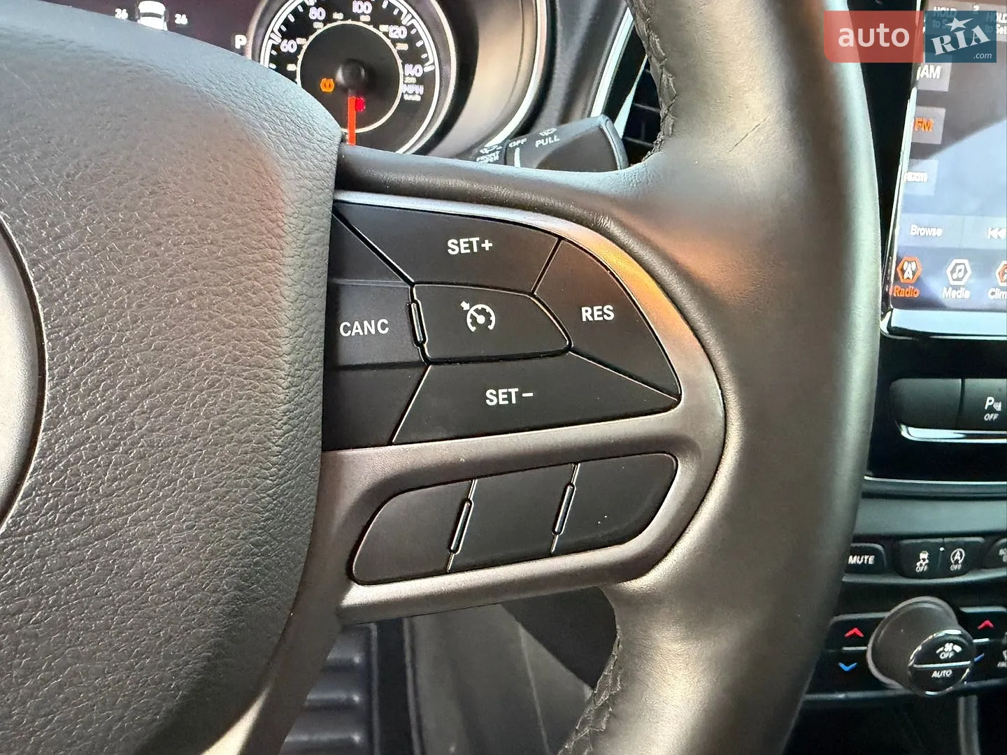 2019 Jeep Cherokee - мініатюра 34