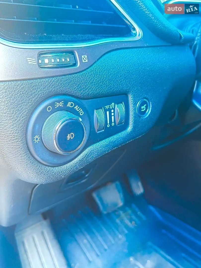 2018 Jeep Cherokee - мініатюра 24