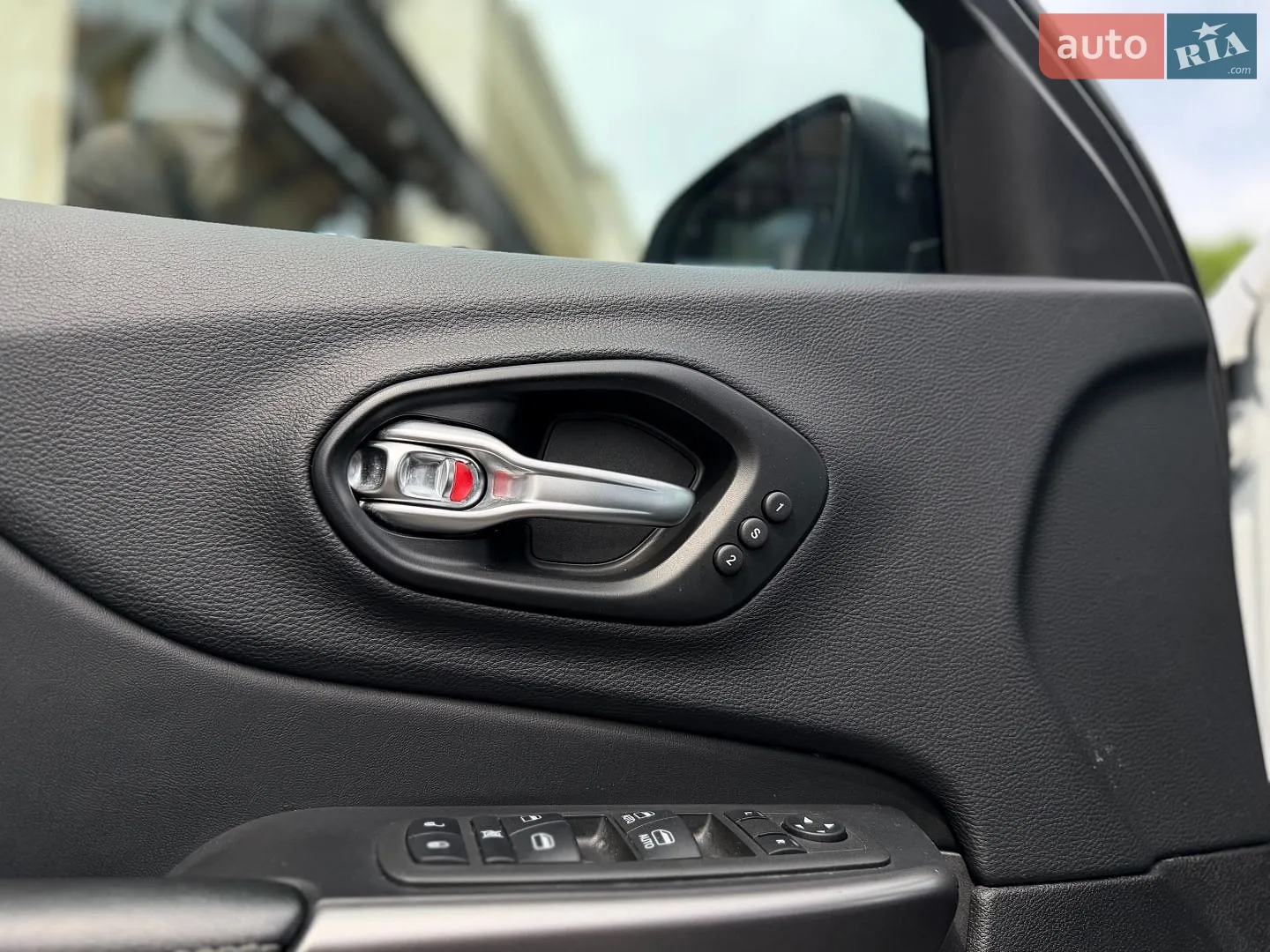 2022 Jeep Cherokee - мініатюра 35