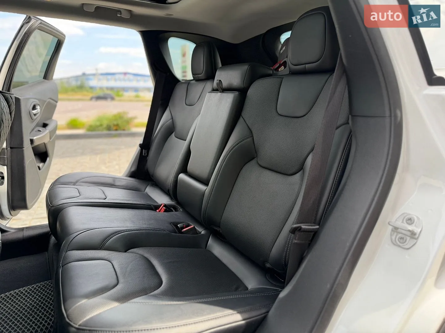2022 Jeep Cherokee - мініатюра 38