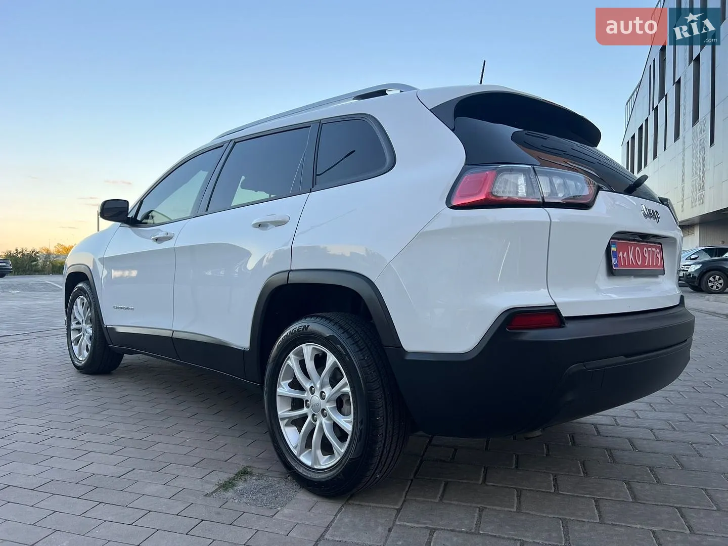 2020 Jeep Cherokee - мініатюра 28