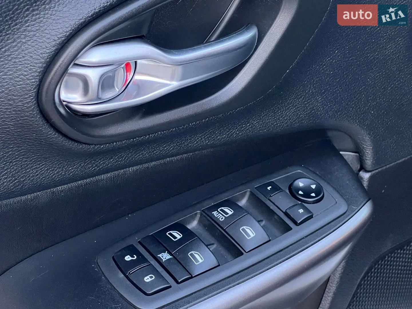 2020 Jeep Cherokee - мініатюра 43