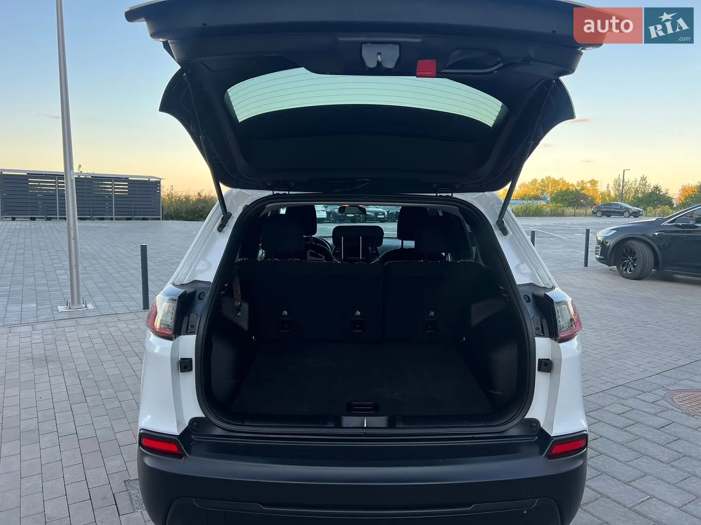 2020 Jeep Cherokee - мініатюра 48
