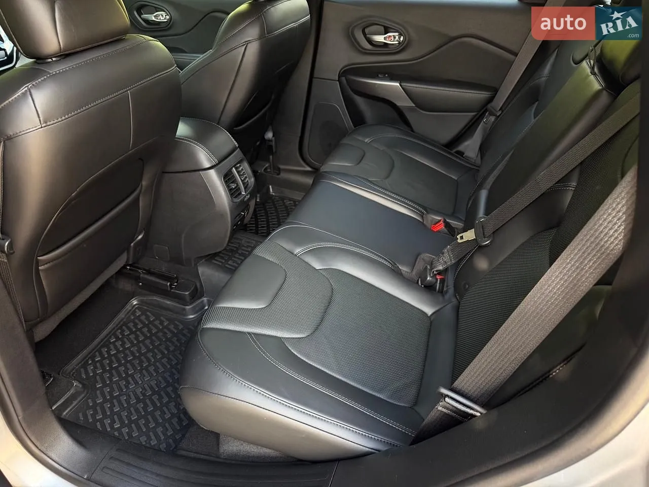 2019 Jeep Cherokee - мініатюра 29