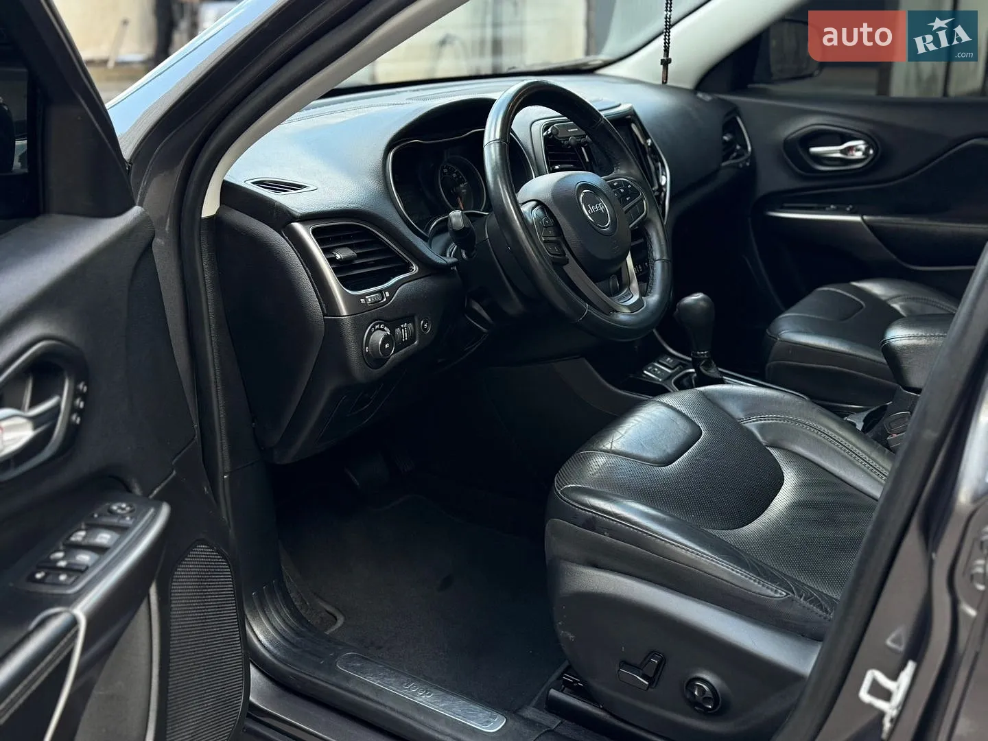 2019 Jeep Cherokee - мініатюра 17
