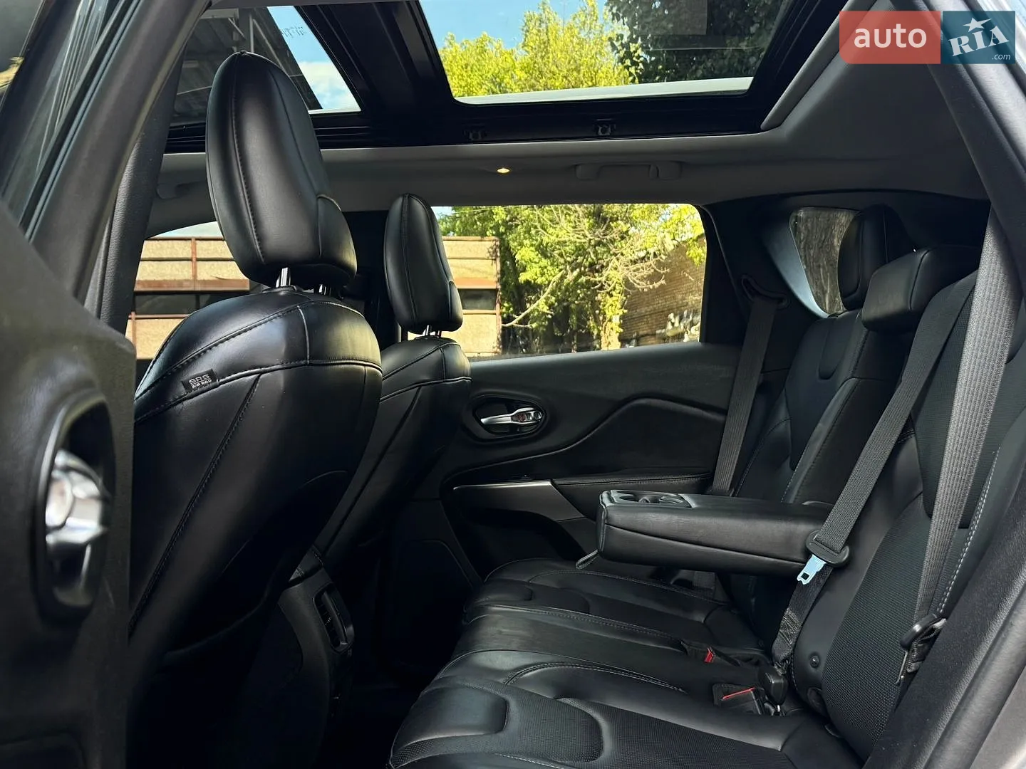 2019 Jeep Cherokee - мініатюра 22