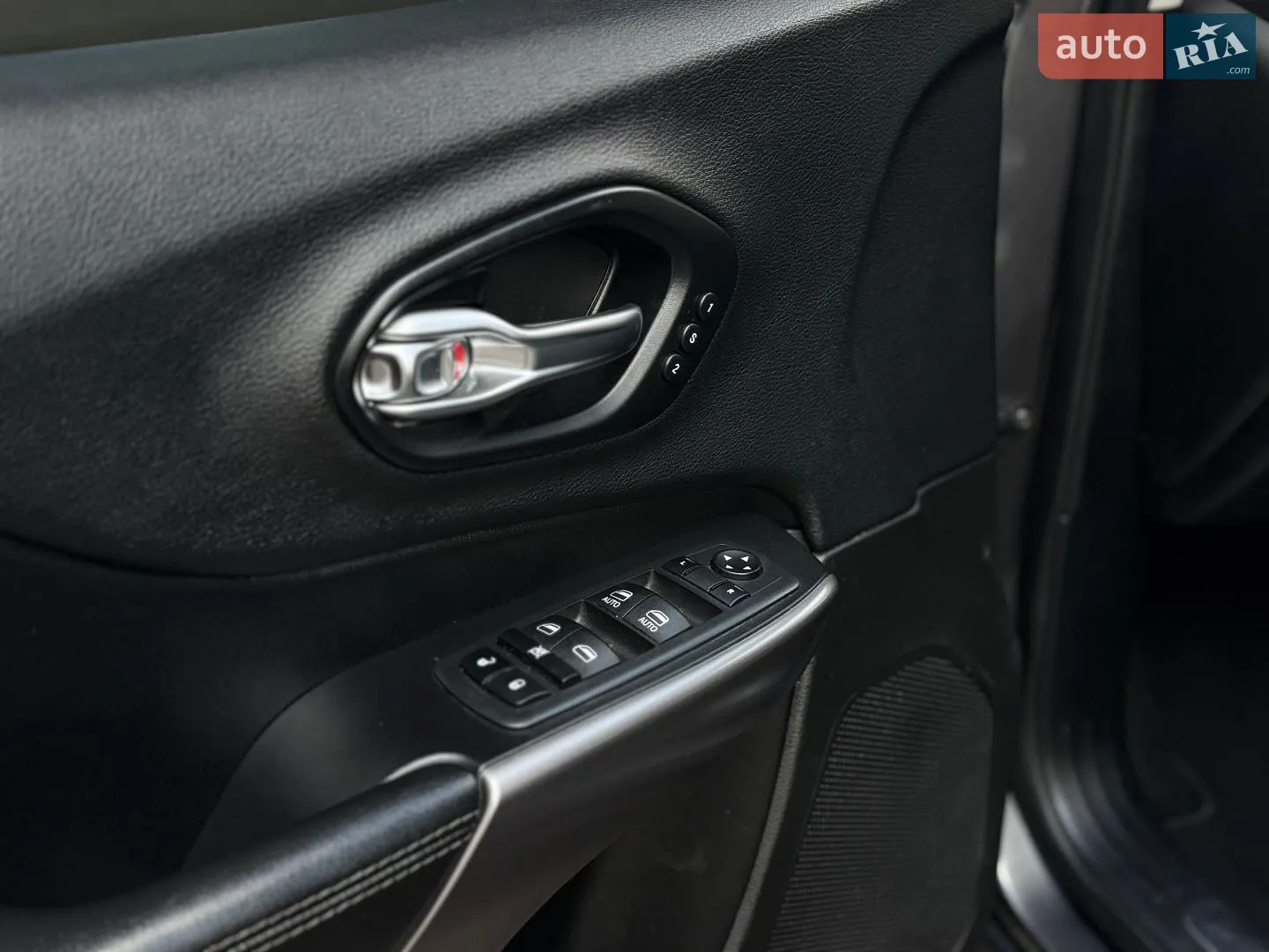 2019 Jeep Cherokee - мініатюра 27