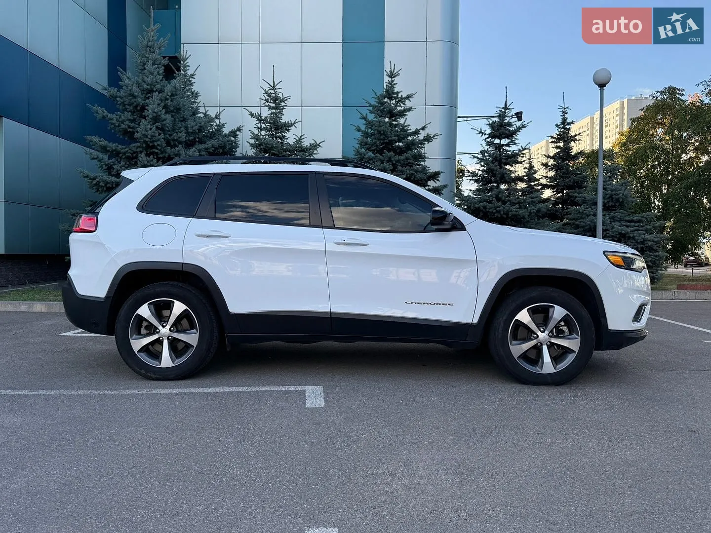 2022 Jeep Cherokee - мініатюра 12
