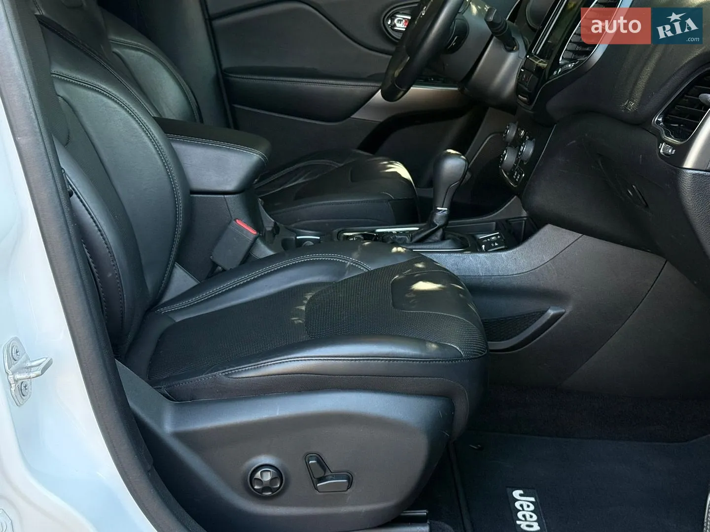 2018 Jeep Cherokee - мініатюра 23