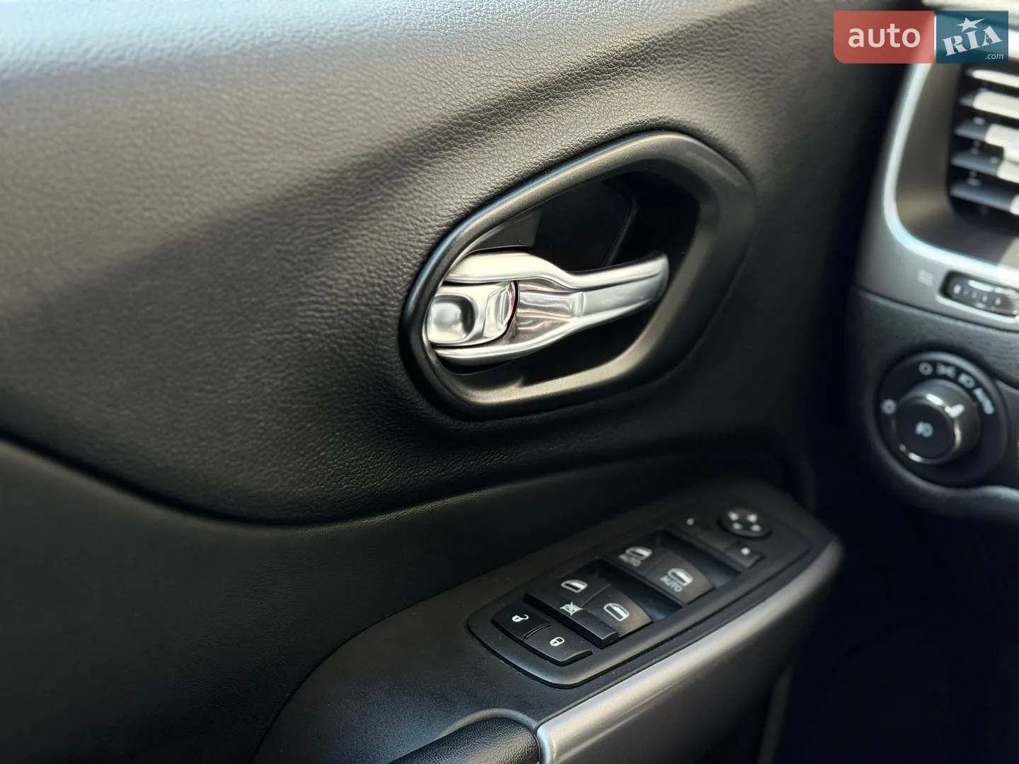 2021 Jeep Cherokee - мініатюра 14