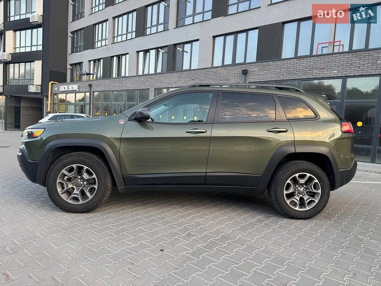 2021 Jeep Cherokee - мініатюра 4