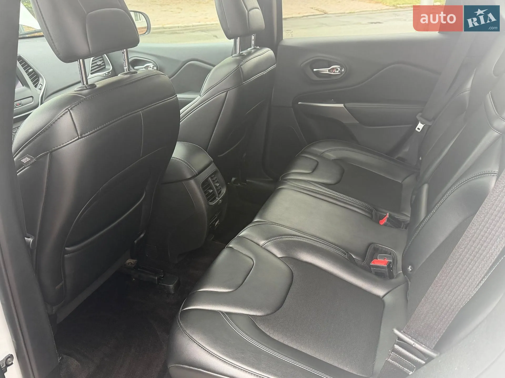 2019 Jeep Cherokee - мініатюра 14
