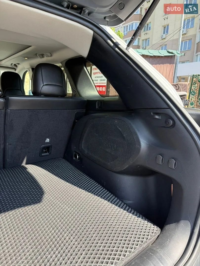 2020 Jeep Cherokee - мініатюра 28