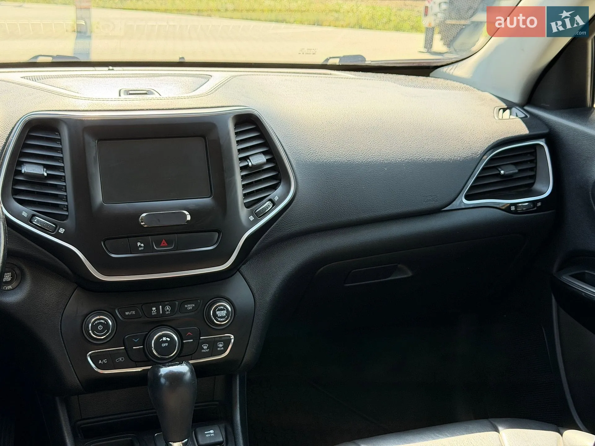 2019 Jeep Cherokee - мініатюра 40