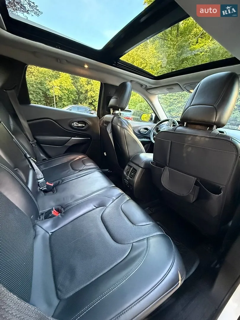 2019 Jeep Cherokee - мініатюра 12