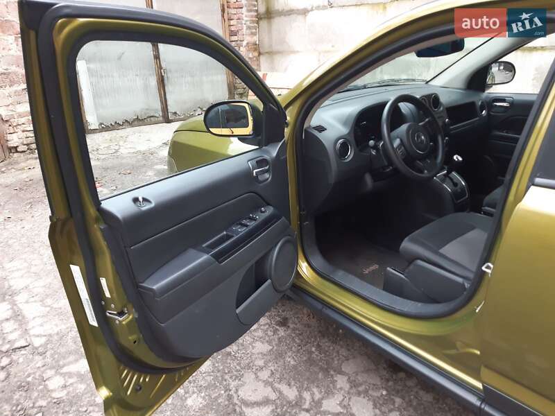 Внедорожник / Кроссовер Jeep Compass 2012 в Ровно