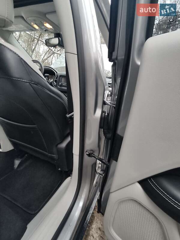 Позашляховик / Кросовер Jeep Compass 2017 в Києві фото 29 Позашляховик / Кросовер Jeep Compass 2017 в Києві