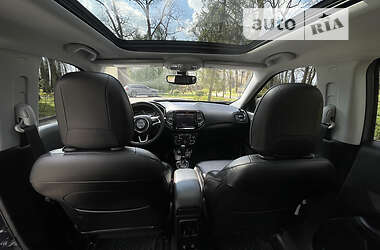 Внедорожник / Кроссовер Jeep Compass 2017 в 