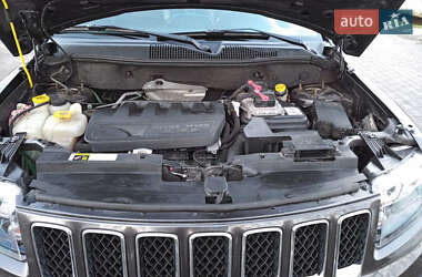 Позашляховик / Кросовер Jeep Compass 2015 в 