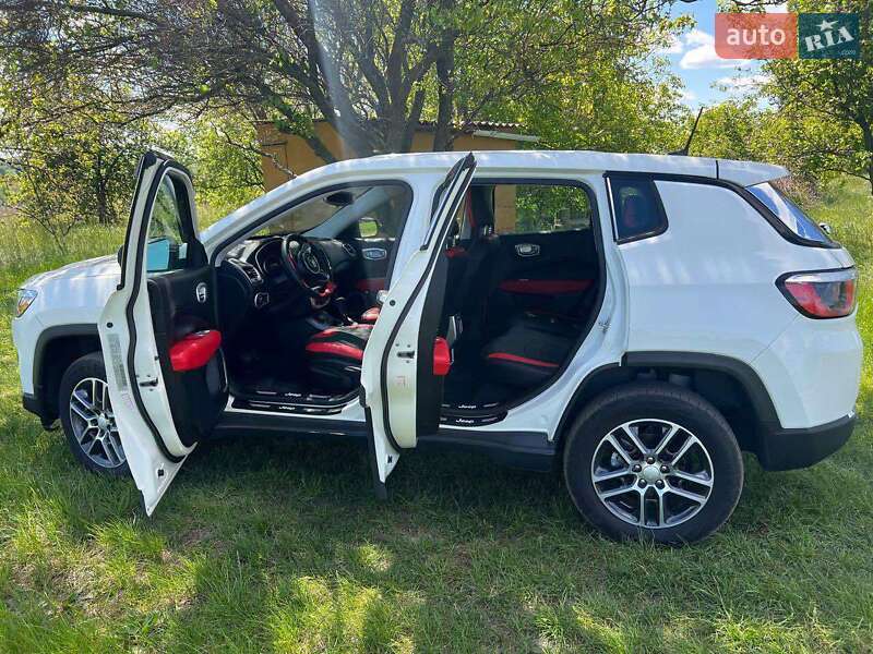 Внедорожник / Кроссовер Jeep Compass 2017 в Кагарлыке