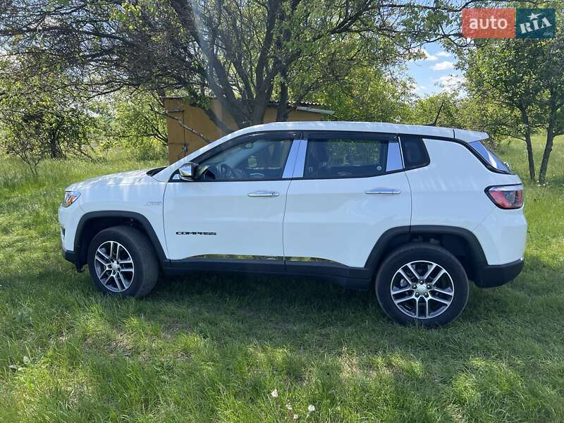 Внедорожник / Кроссовер Jeep Compass 2017 в Кагарлыке