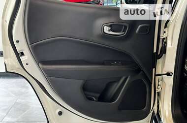 Внедорожник / Кроссовер Jeep Compass 2018 в 
