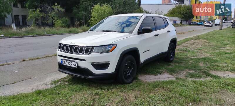 Внедорожник / Кроссовер Jeep Compass 2017 в Киеве