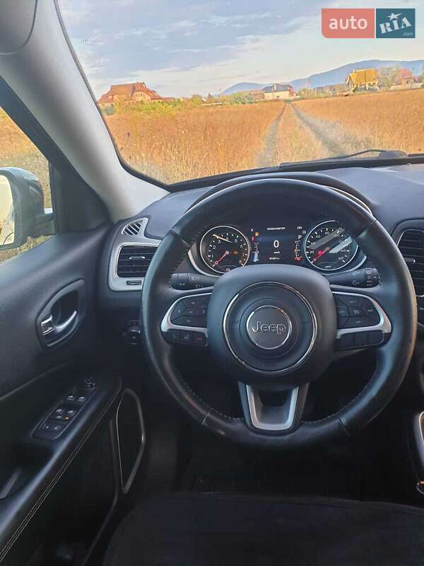 Внедорожник / Кроссовер Jeep Compass 2017 в Буштыне