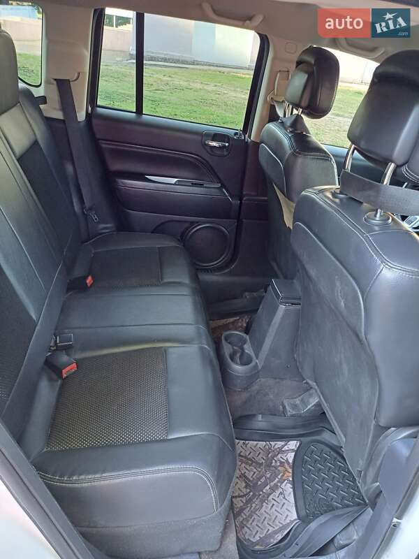 Внедорожник / Кроссовер Jeep Compass 2014 в Каменском