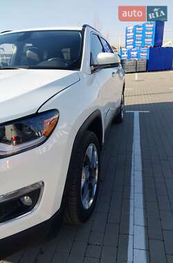Внедорожник / Кроссовер Jeep Compass 2018 в 