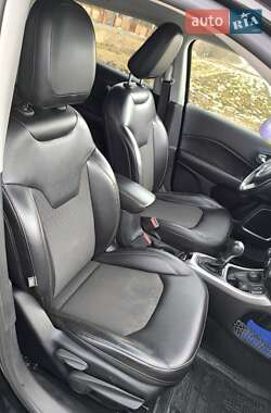 Внедорожник / Кроссовер Jeep Compass 2017 в 
