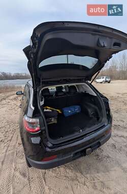 Внедорожник / Кроссовер Jeep Compass 2018 в 