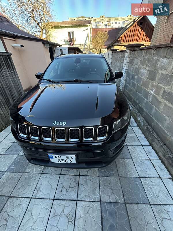 Внедорожник / Кроссовер Jeep Compass 2018 в 