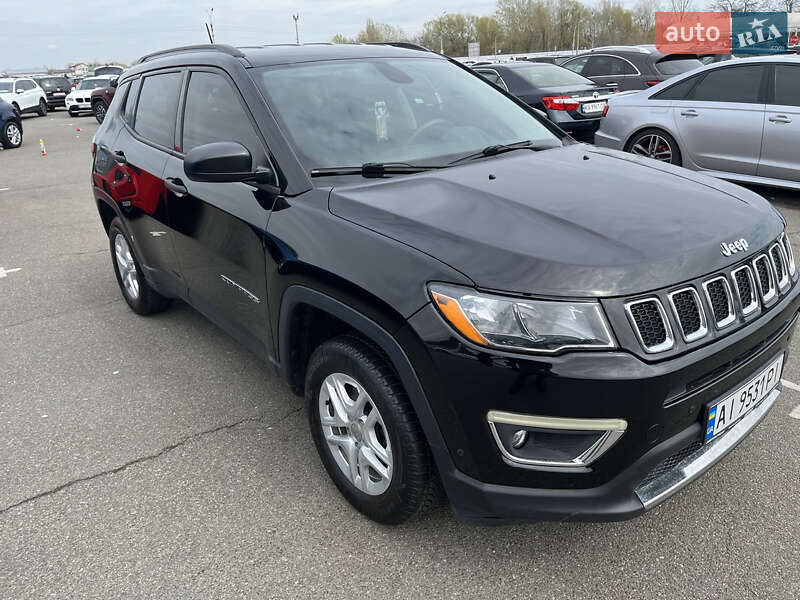 Внедорожник / Кроссовер Jeep Compass 2017 в 