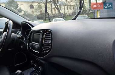 Внедорожник / Кроссовер Jeep Compass 2018 в 
