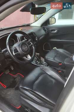 Внедорожник / Кроссовер Jeep Compass 2018 в 
