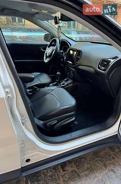Внедорожник / Кроссовер Jeep Compass 2019 в 