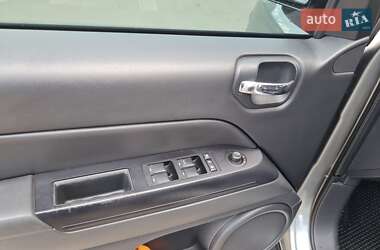 Позашляховик / Кросовер Jeep Compass 2013 в 
