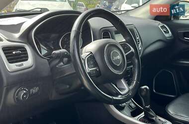 Внедорожник / Кроссовер Jeep Compass 2018 в 