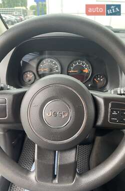 Внедорожник / Кроссовер Jeep Compass 2015 в 