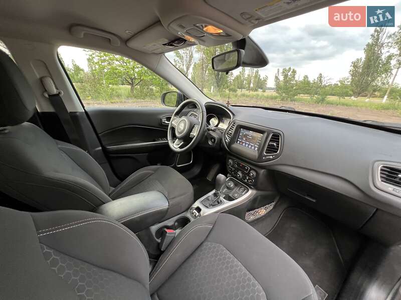 Внедорожник / Кроссовер Jeep Compass 2017 в Каменском