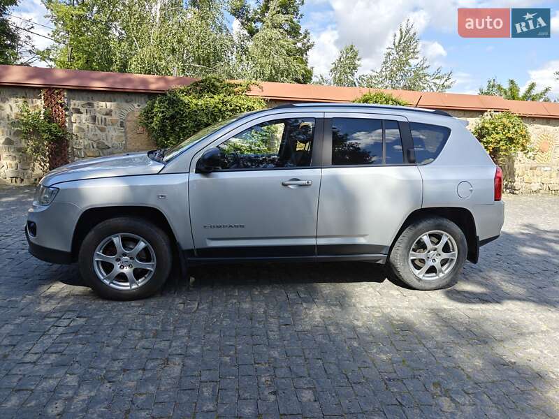 Позашляховик / Кросовер Jeep Compass 2011 в Чернівцях