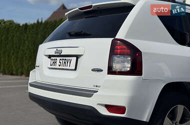 Внедорожник / Кроссовер Jeep Compass 2015 в 