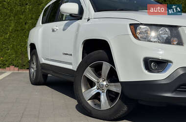 Внедорожник / Кроссовер Jeep Compass 2015 в 