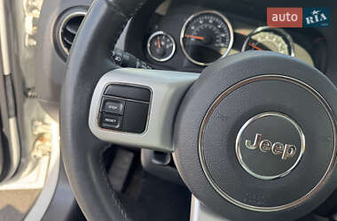 Внедорожник / Кроссовер Jeep Compass 2015 в 