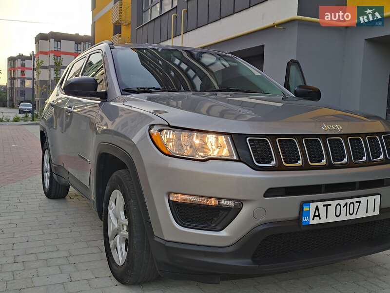 Внедорожник / Кроссовер Jeep Compass 2018 в 