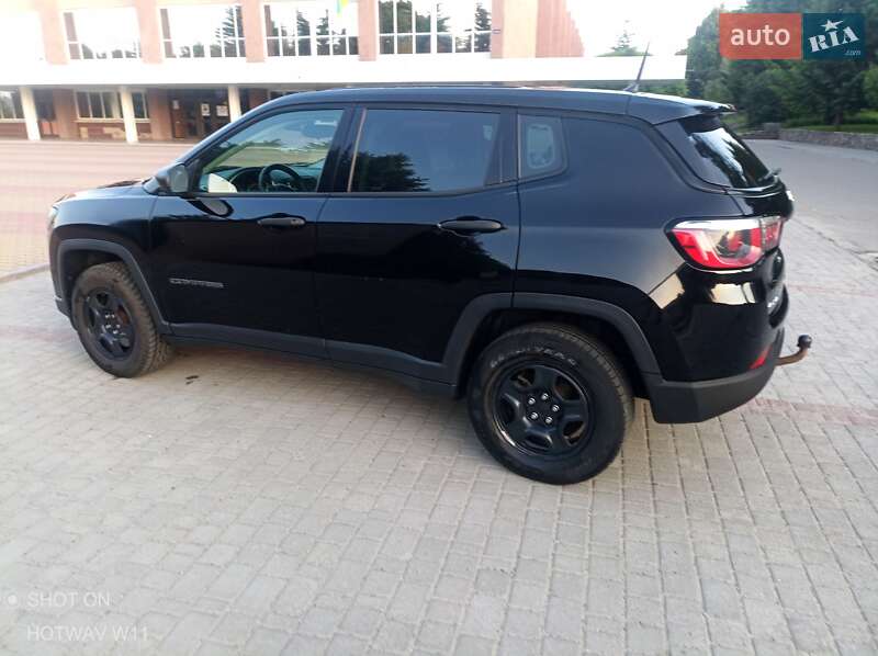 Внедорожник / Кроссовер Jeep Compass 2017 в Киеве