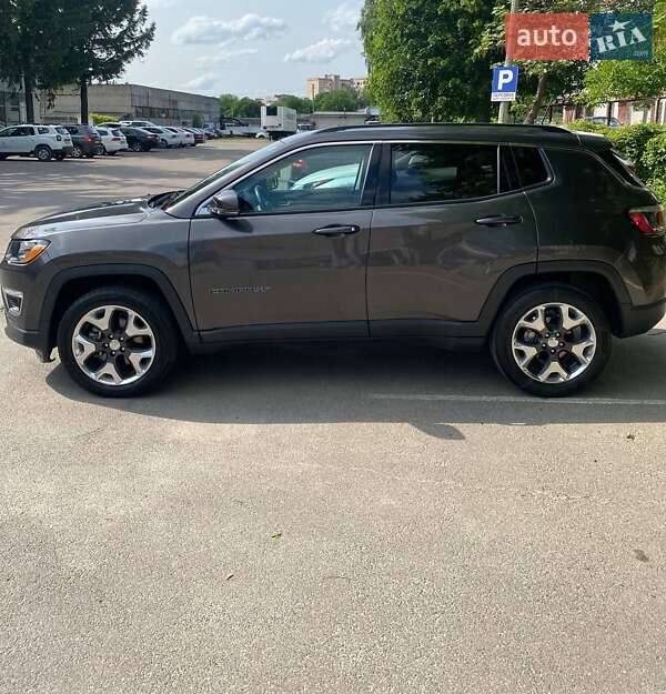 Внедорожник / Кроссовер Jeep Compass 2018 в 