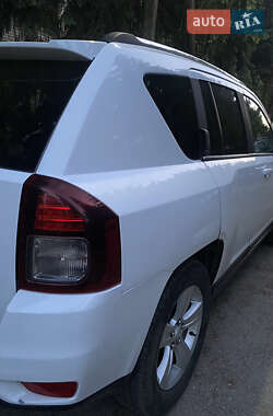 Внедорожник / Кроссовер Jeep Compass 2013 в 