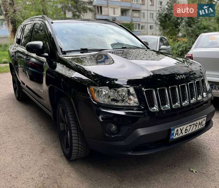 Внедорожник / Кроссовер Jeep Compass 2013 в 